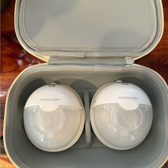 Momcozy White Wireless Pump - Picture 1 of 3
